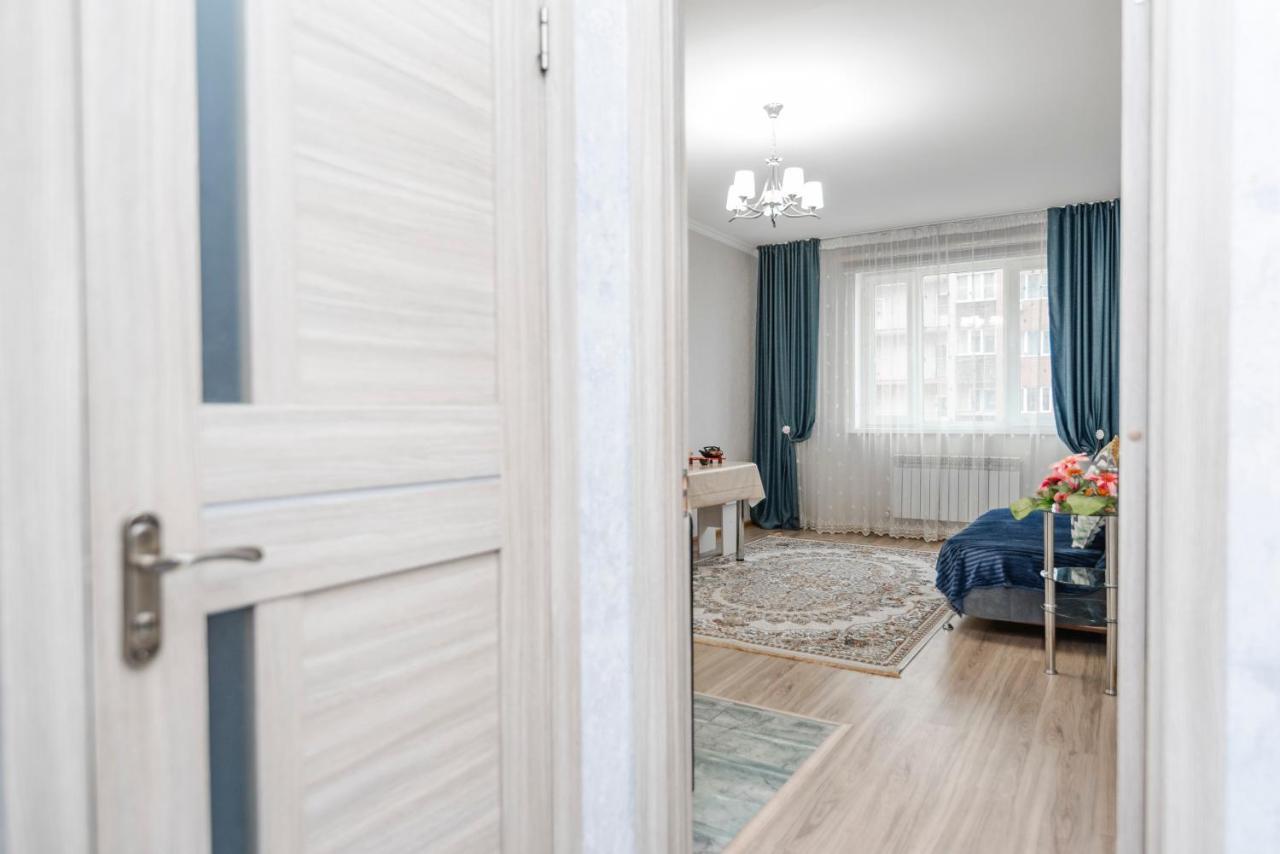 Apartment Zodiak Almaty Bagian luar foto