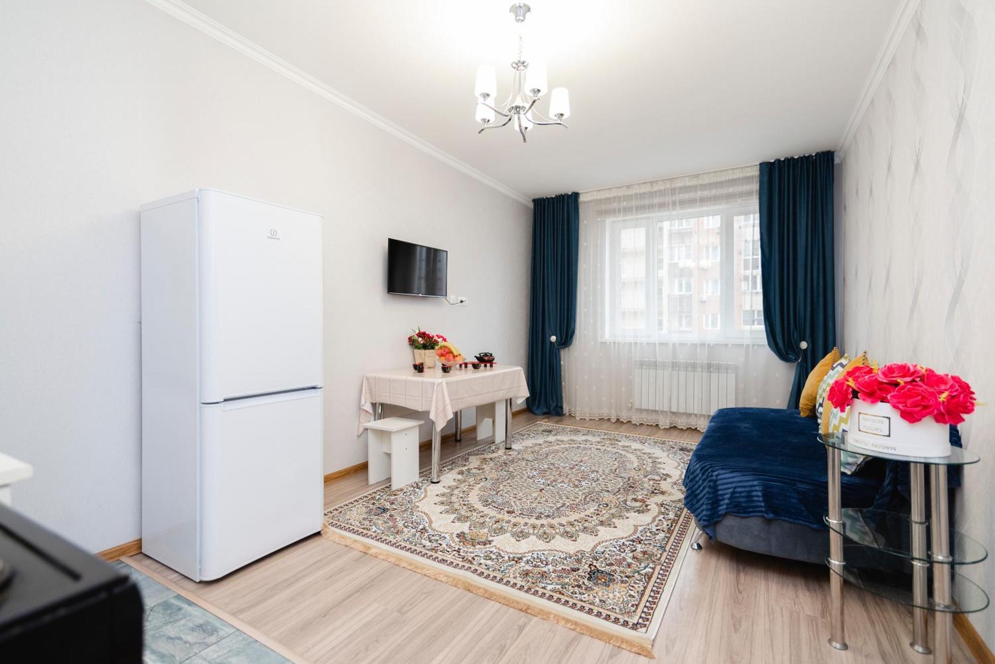 Apartment Zodiak Almaty Bagian luar foto
