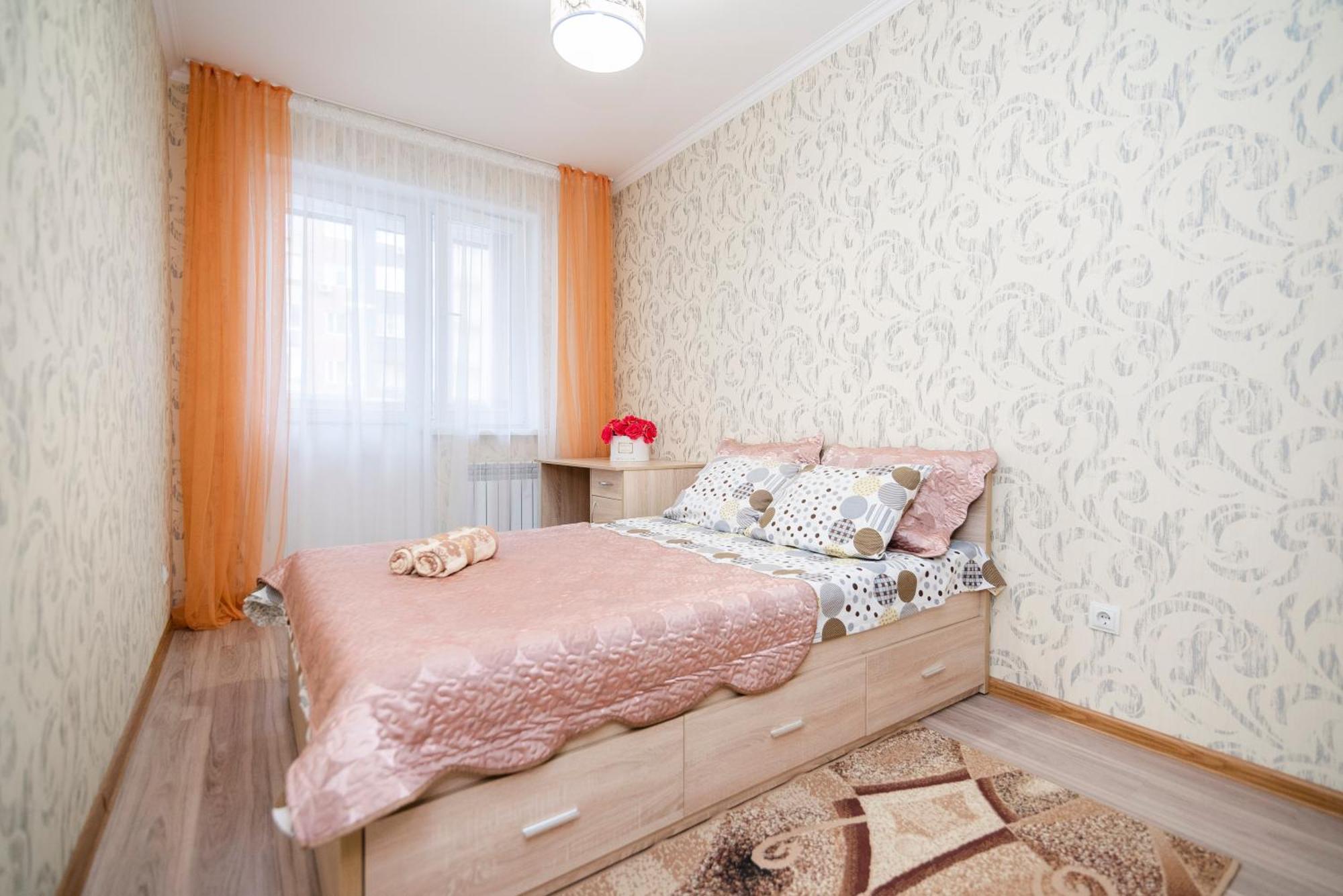Apartment Zodiak Almaty Bagian luar foto